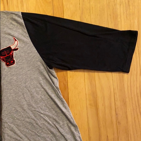 Mitchell and Ness Chicago bulls 3/4 length - Picture 4 of 6